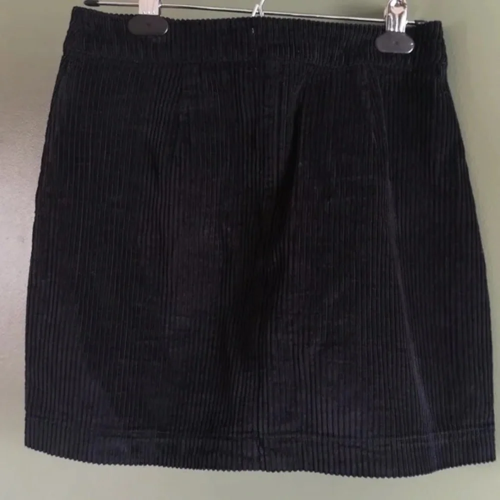 Aritzia Wilfred Free Black Karmen Corduroy Button Front Mini Skirt - Picture 2 of 5